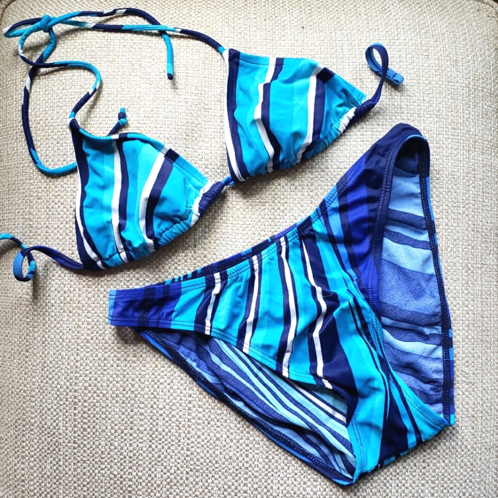 High-waisted triangel top bikini